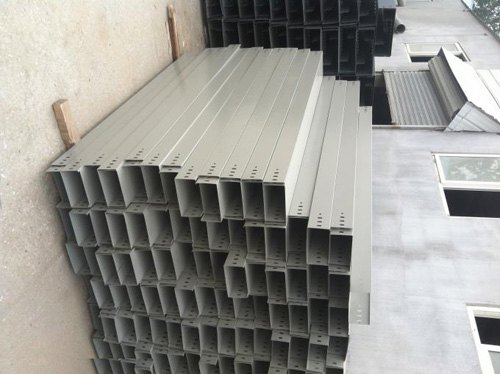 弱電橋架與強(qiáng)電橋架的間隔